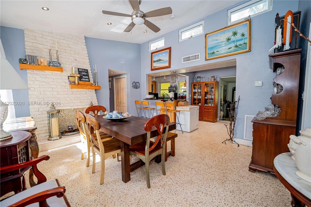 For Sale: $1,490,000 (2 beds, 2 baths, 1377 Square Feet)