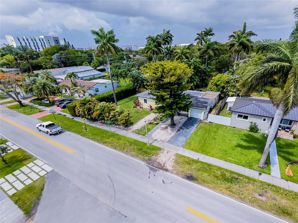 For Sale: $1,490,000 (2 beds, 2 baths, 1377 Square Feet)