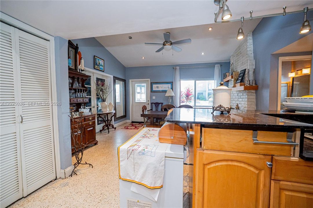 For Sale: $1,490,000 (2 beds, 2 baths, 1377 Square Feet)