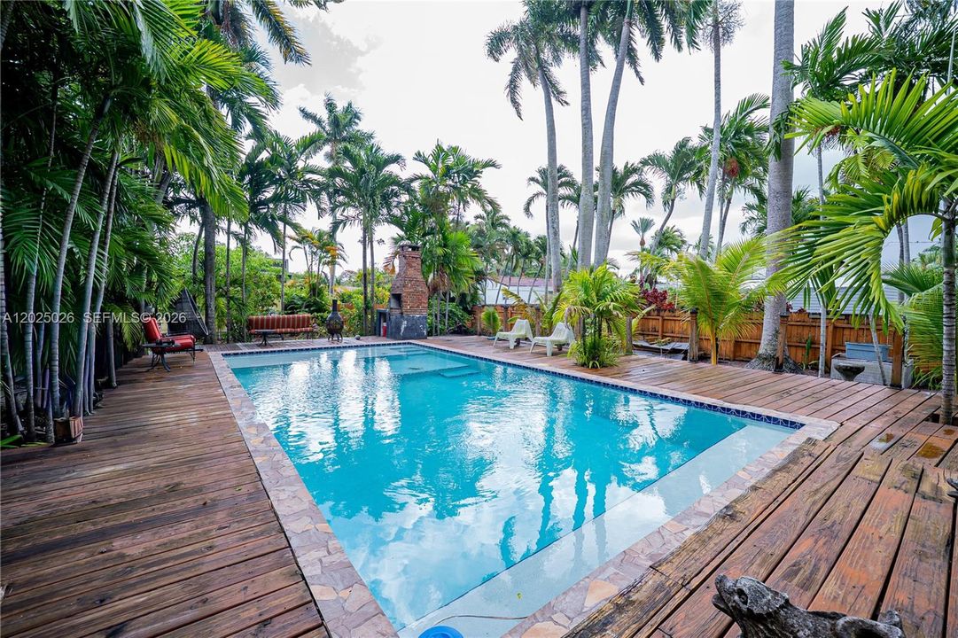 For Sale: $1,490,000 (2 beds, 2 baths, 1377 Square Feet)