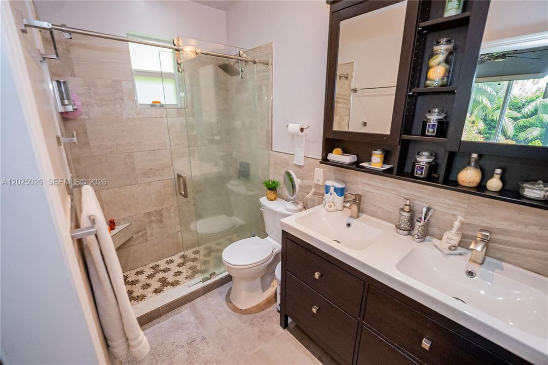 For Sale: $1,490,000 (2 beds, 2 baths, 1377 Square Feet)