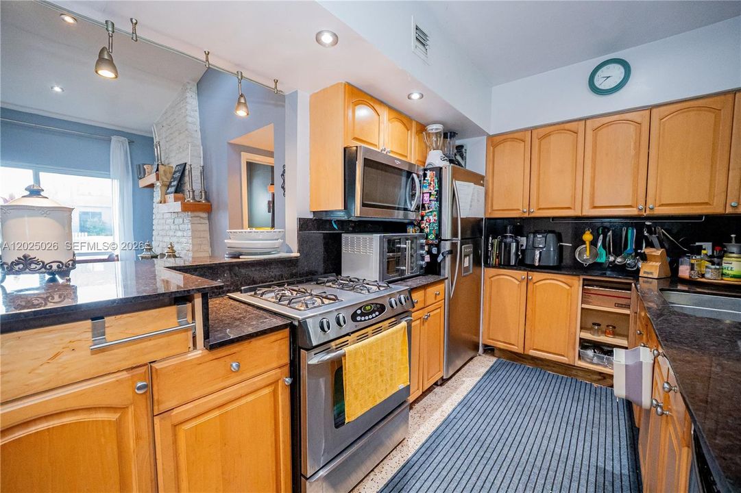 For Sale: $1,490,000 (2 beds, 2 baths, 1377 Square Feet)
