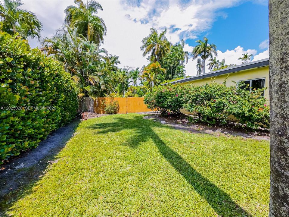 For Sale: $1,490,000 (2 beds, 2 baths, 1377 Square Feet)