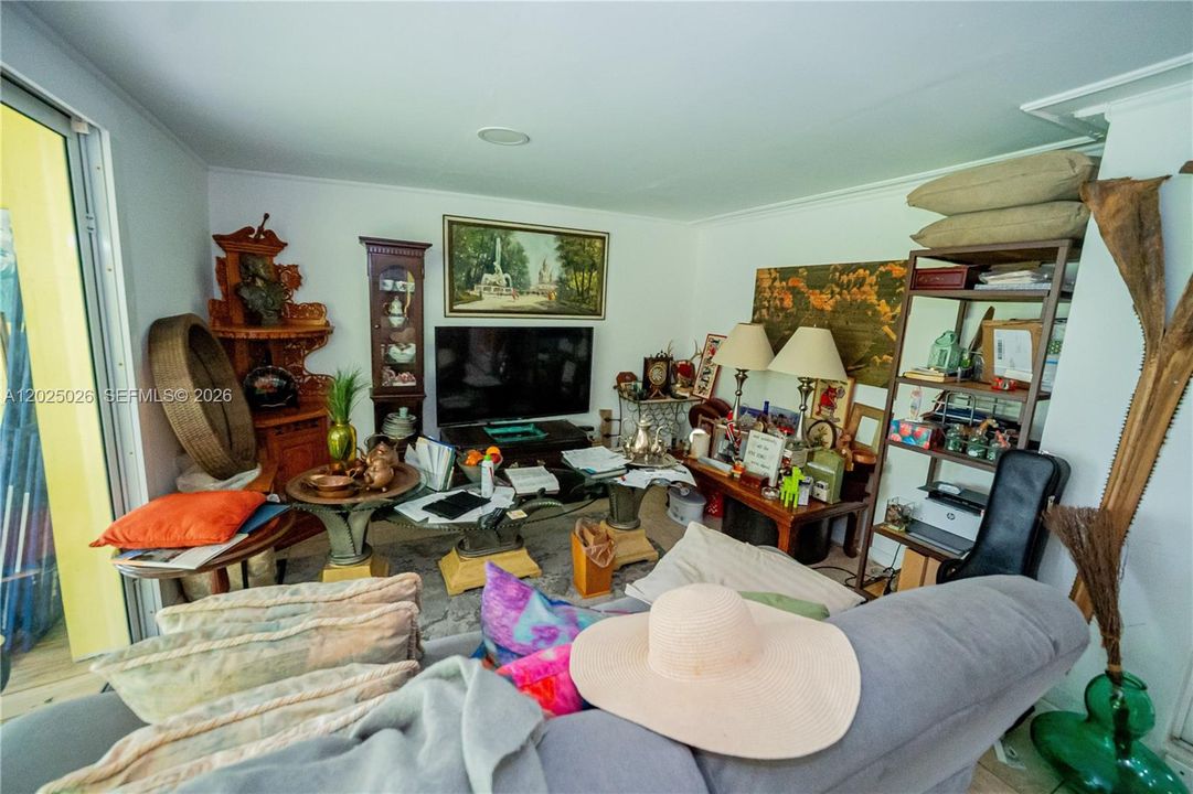 For Sale: $1,490,000 (2 beds, 2 baths, 1377 Square Feet)