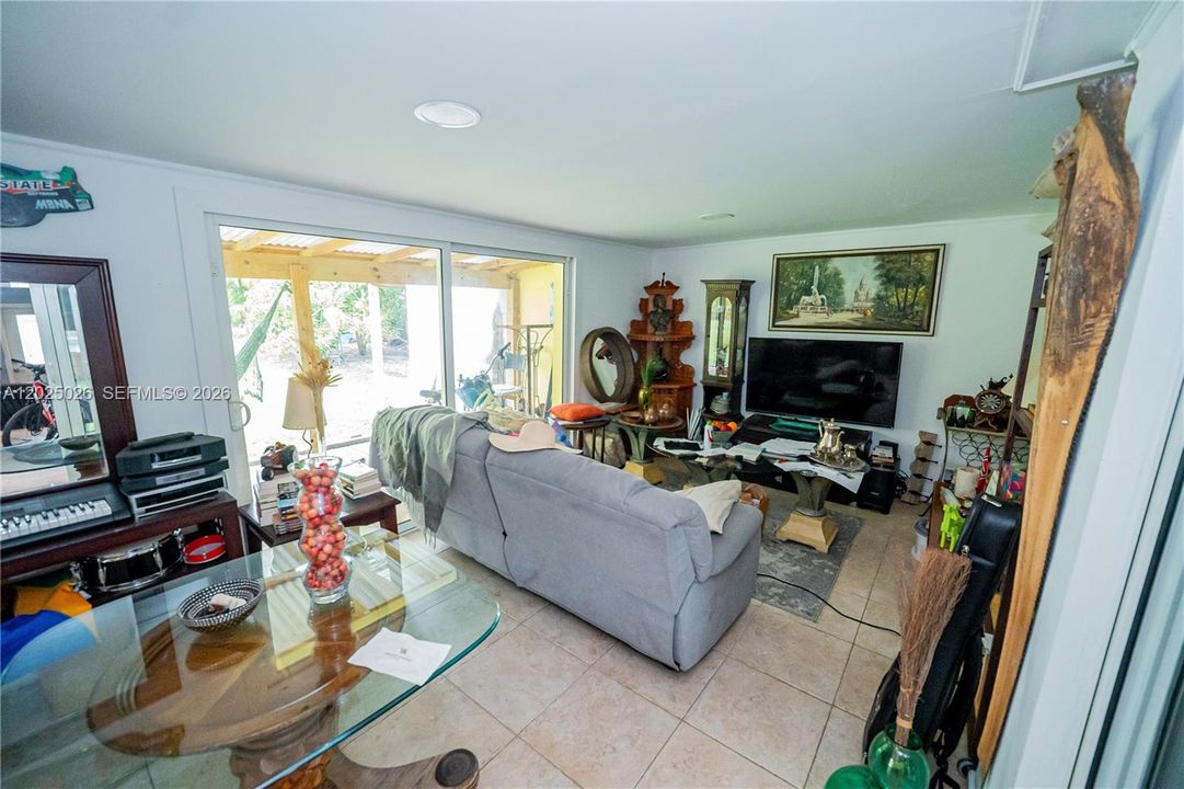 For Sale: $1,490,000 (2 beds, 2 baths, 1377 Square Feet)