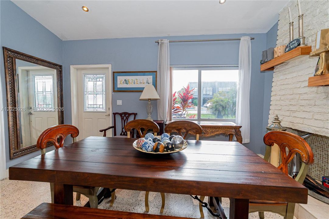 For Sale: $1,490,000 (2 beds, 2 baths, 1377 Square Feet)