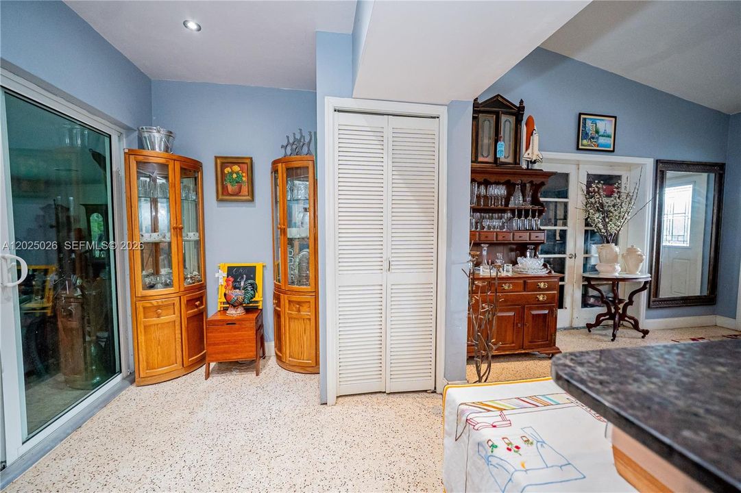 For Sale: $1,490,000 (2 beds, 2 baths, 1377 Square Feet)