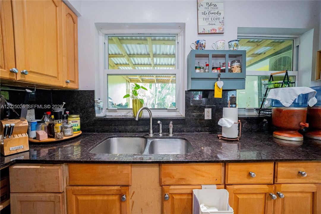 For Sale: $1,490,000 (2 beds, 2 baths, 1377 Square Feet)