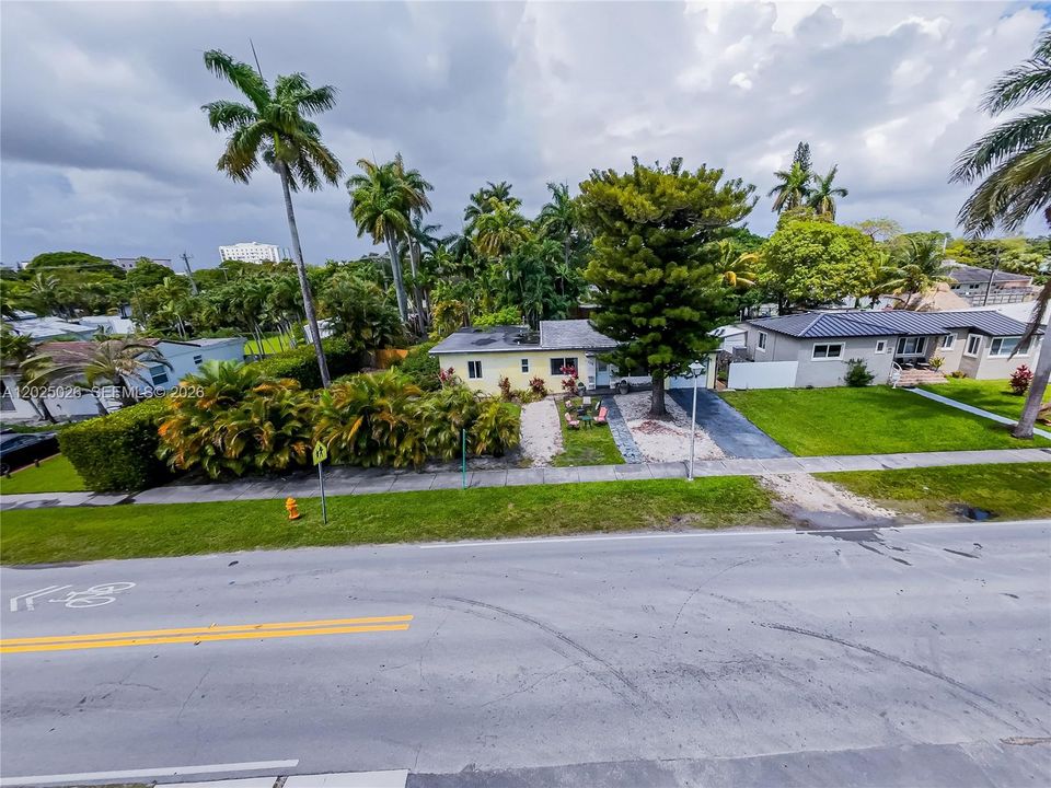 For Sale: $1,490,000 (2 beds, 2 baths, 1377 Square Feet)