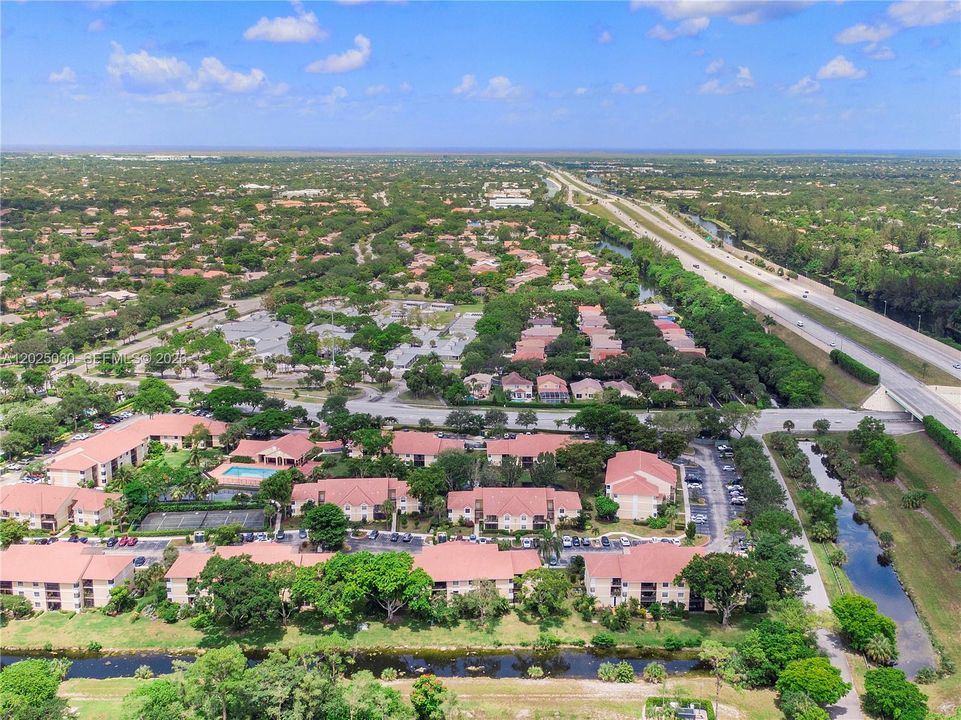 For Sale: $200,000 (1 beds, 1 baths, 814 Square Feet)