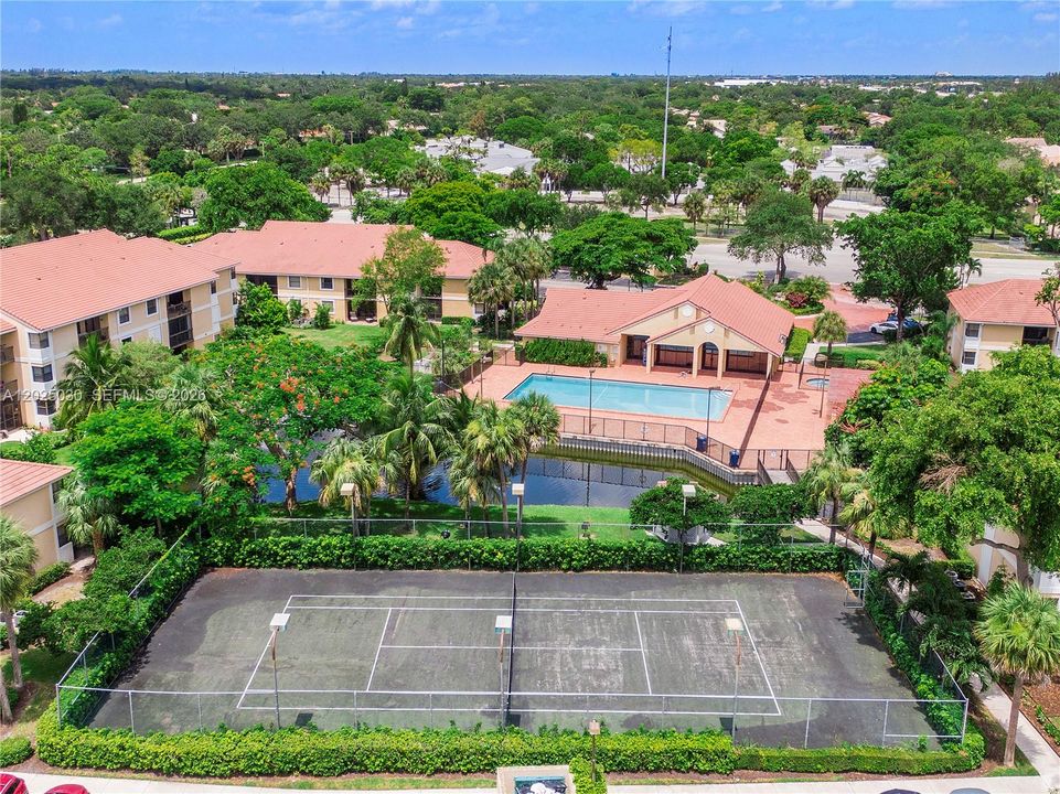 For Sale: $200,000 (1 beds, 1 baths, 814 Square Feet)