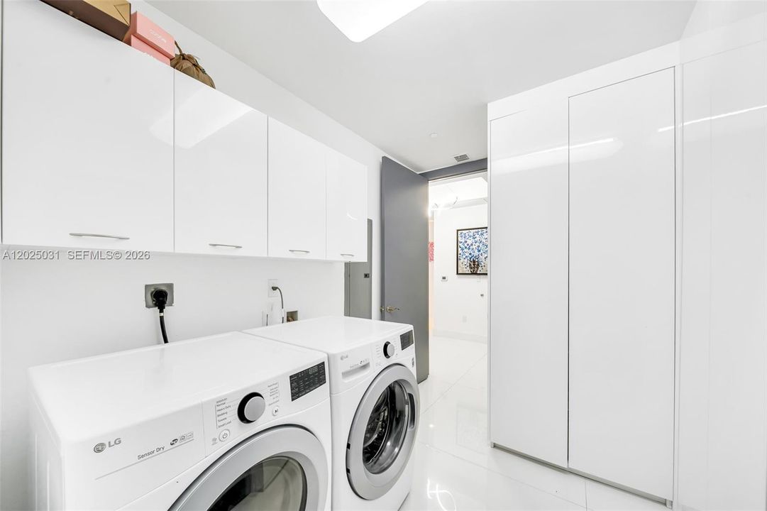 В аренду: $13,000 (3 спален, 3 ванн, 2768 Квадратных фут)
