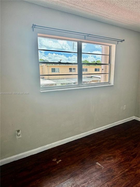 En Renta: $2,590 (2 camas, 1 baños, 1000 Pies cuadrados)