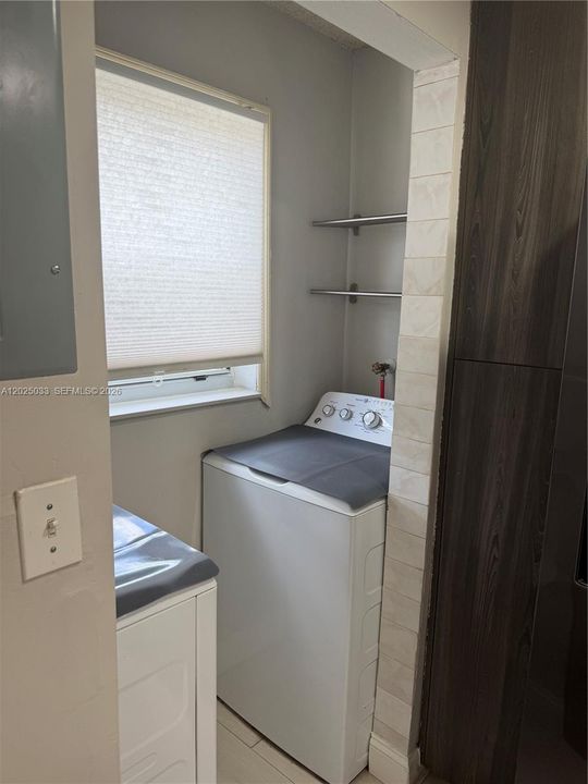 En Renta: $2,590 (2 camas, 1 baños, 1000 Pies cuadrados)