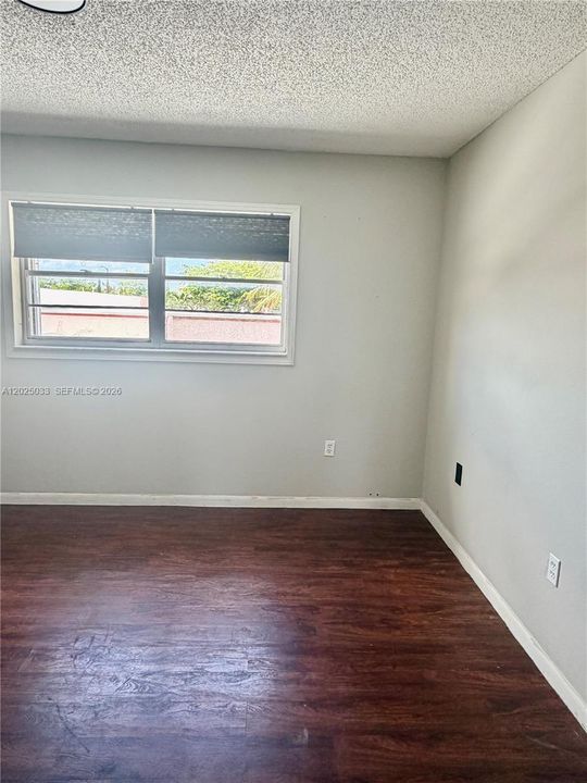 En Renta: $2,590 (2 camas, 1 baños, 1000 Pies cuadrados)