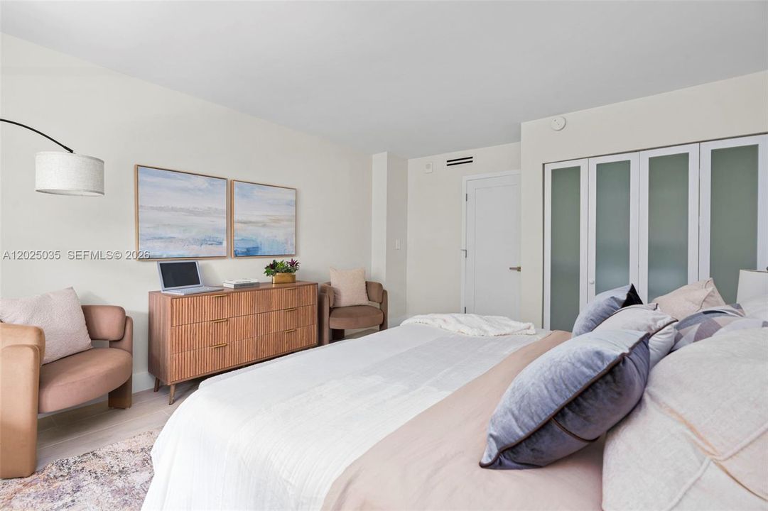 Active With Contract: $1,100,000 (2 beds, 2 baths, 1260 Square Feet)
