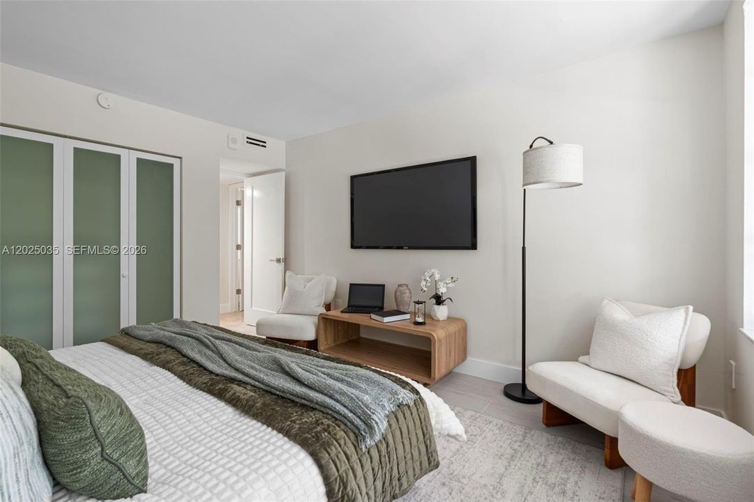 Active With Contract: $1,100,000 (2 beds, 2 baths, 1260 Square Feet)
