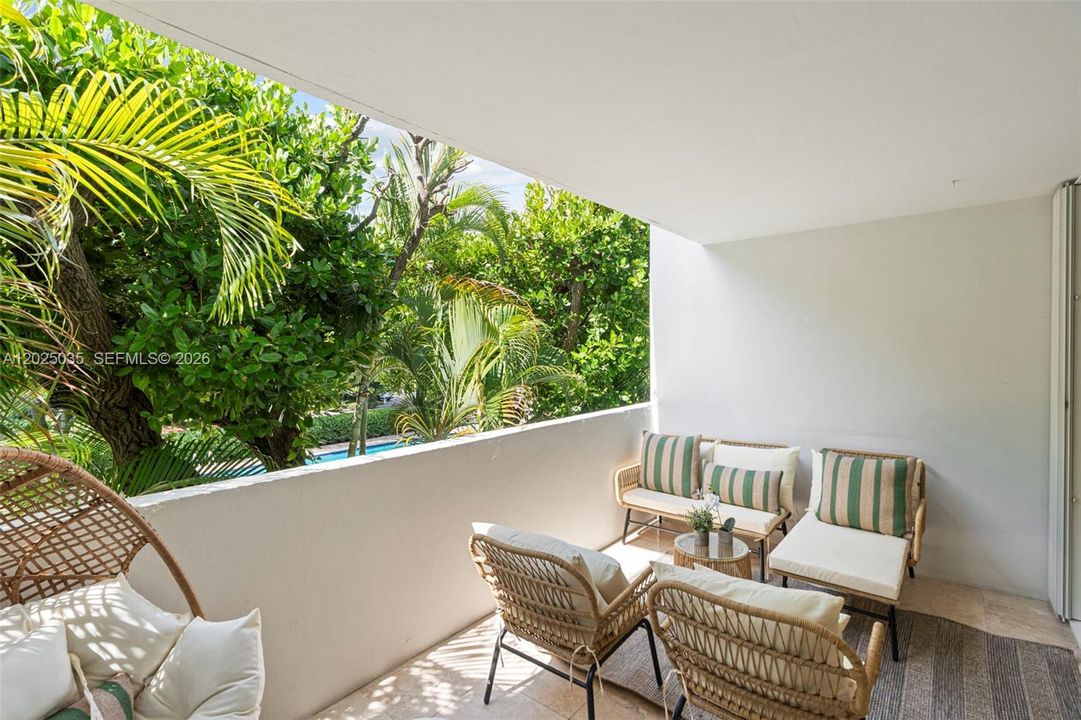 Active With Contract: $1,100,000 (2 beds, 2 baths, 1260 Square Feet)