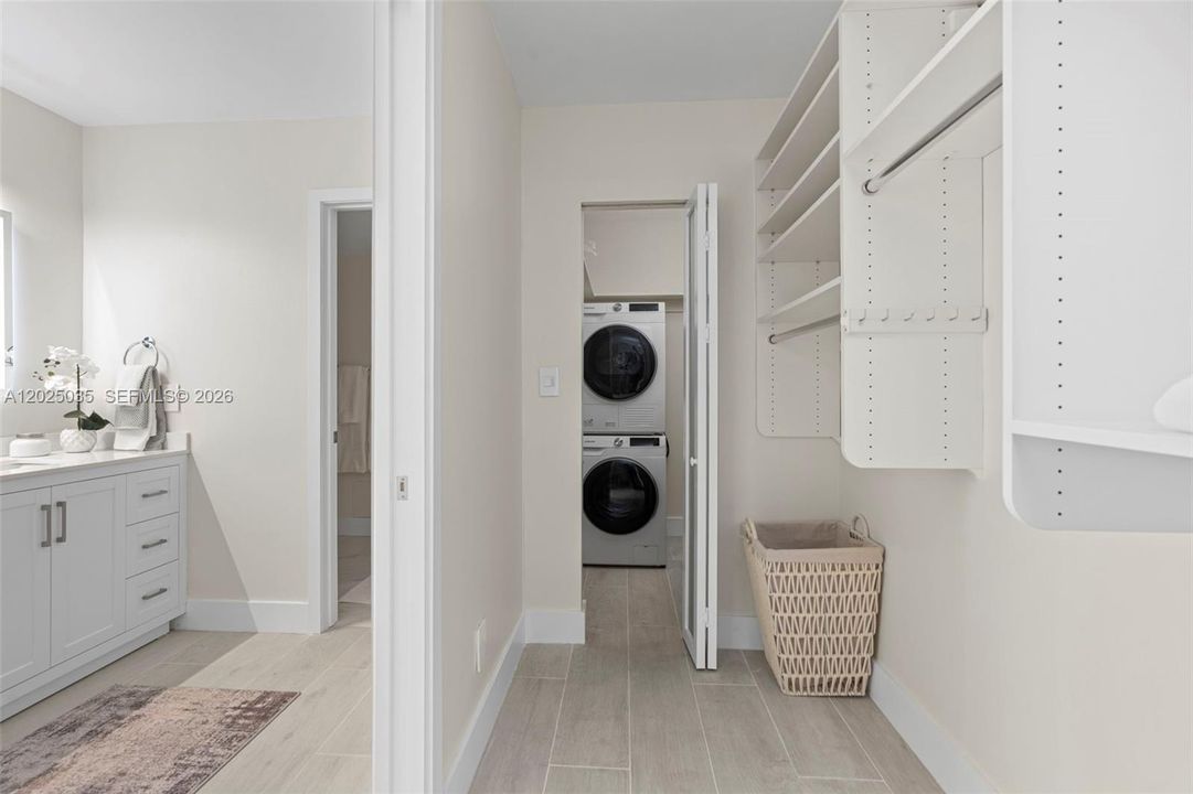 Active With Contract: $1,100,000 (2 beds, 2 baths, 1260 Square Feet)
