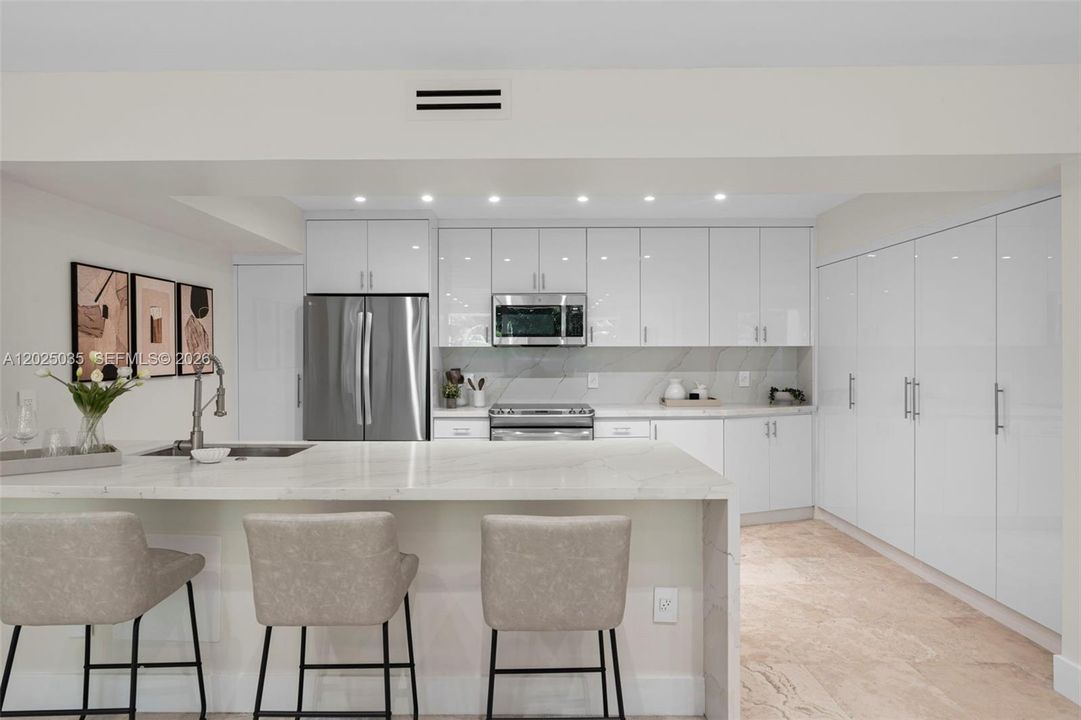 Active With Contract: $1,100,000 (2 beds, 2 baths, 1260 Square Feet)
