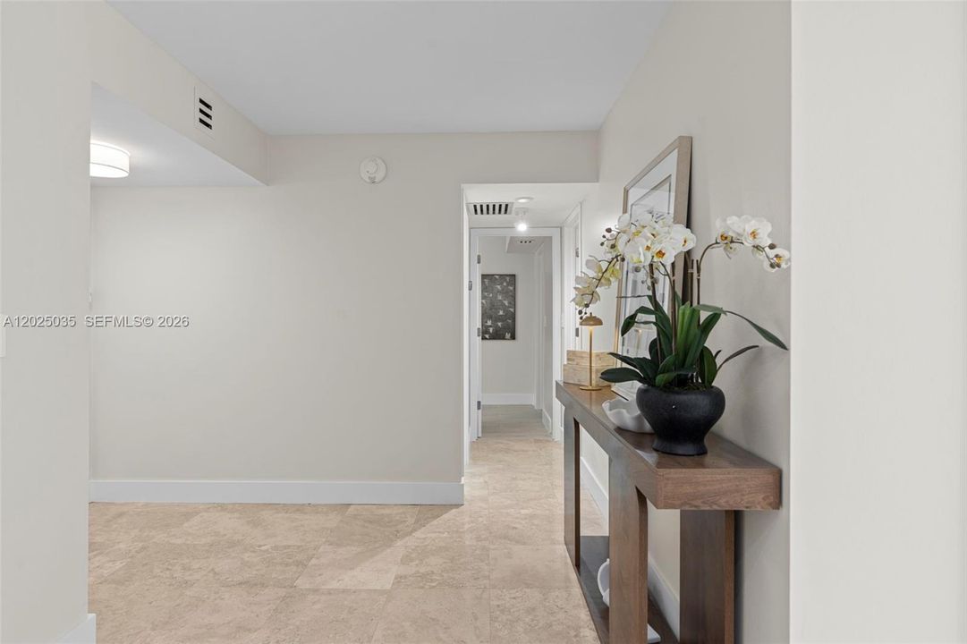 Active With Contract: $1,100,000 (2 beds, 2 baths, 1260 Square Feet)