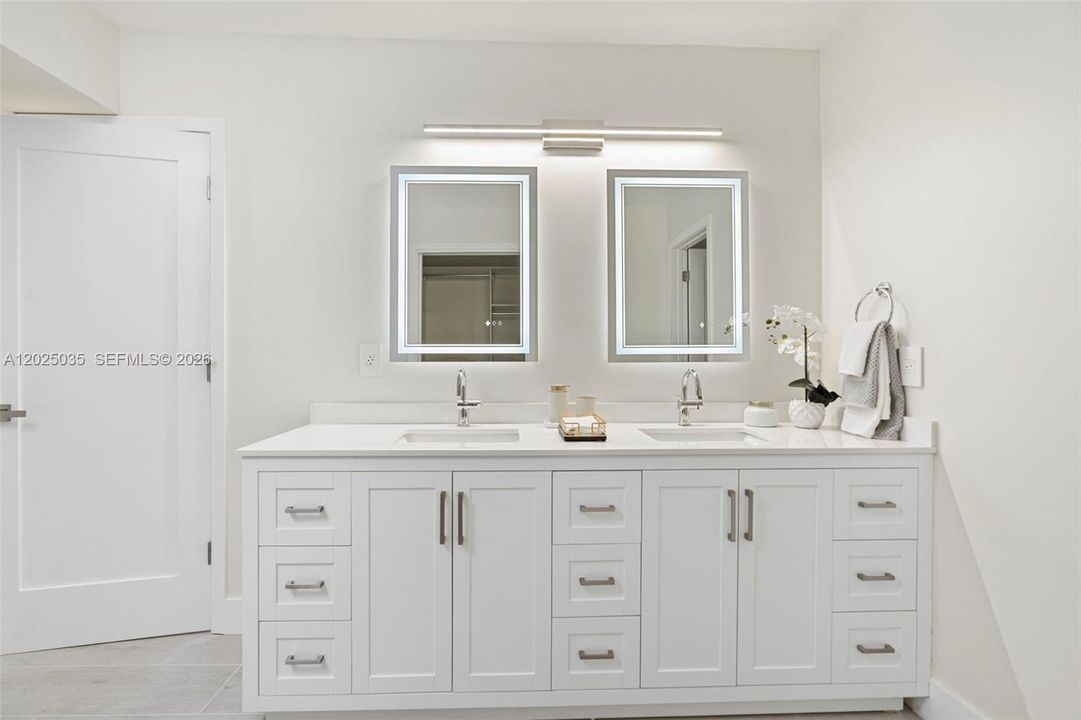 Active With Contract: $1,100,000 (2 beds, 2 baths, 1260 Square Feet)