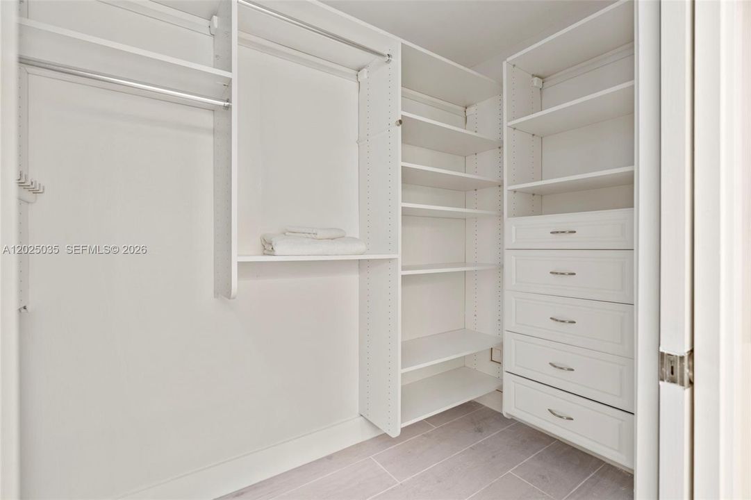 Active With Contract: $1,100,000 (2 beds, 2 baths, 1260 Square Feet)
