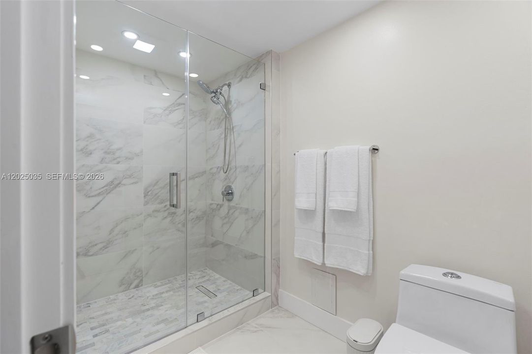 Active With Contract: $1,100,000 (2 beds, 2 baths, 1260 Square Feet)