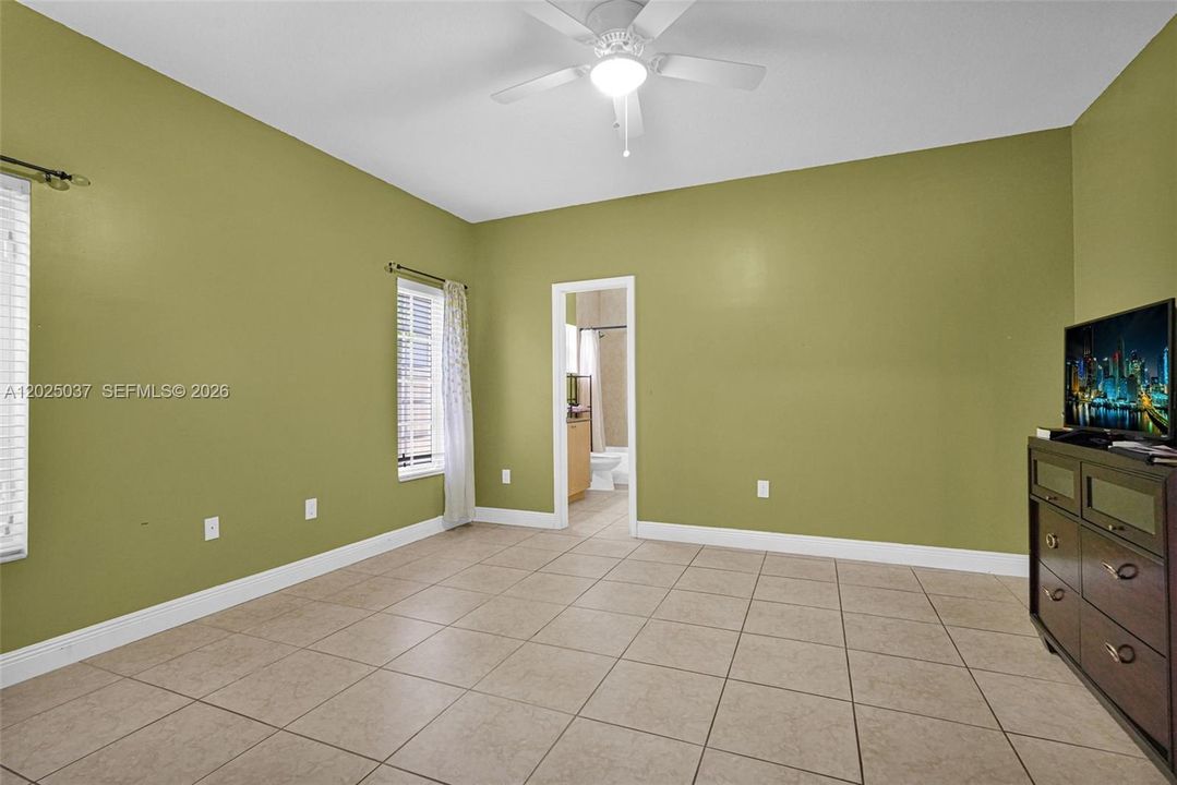 For Sale: $574,999 (3 beds, 2 baths, 1340 Square Feet)