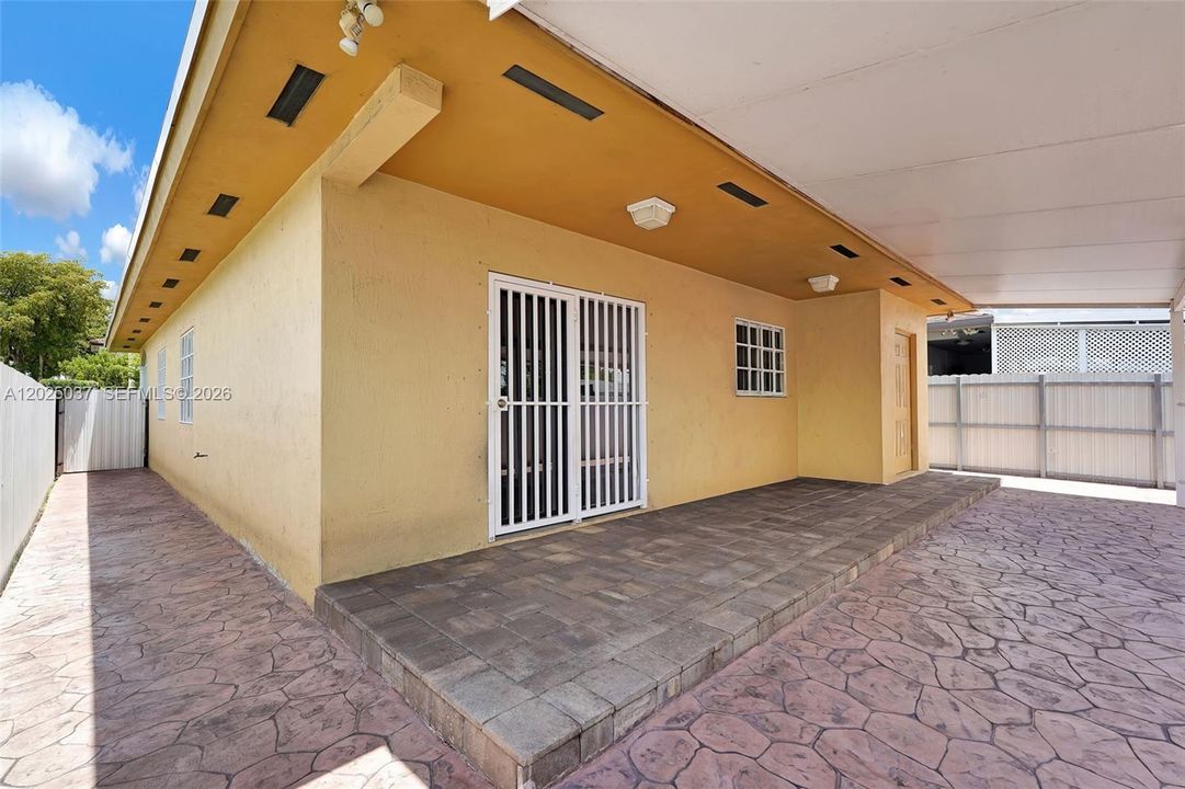 For Sale: $574,999 (3 beds, 2 baths, 1340 Square Feet)