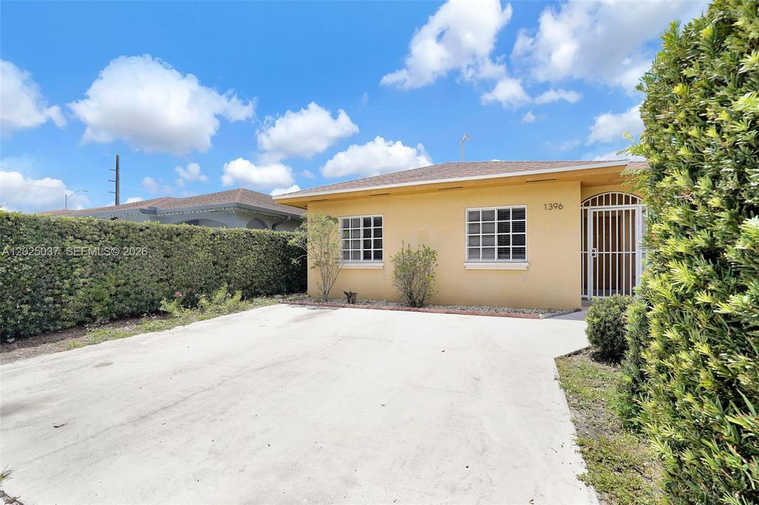 For Sale: $574,999 (3 beds, 2 baths, 1340 Square Feet)