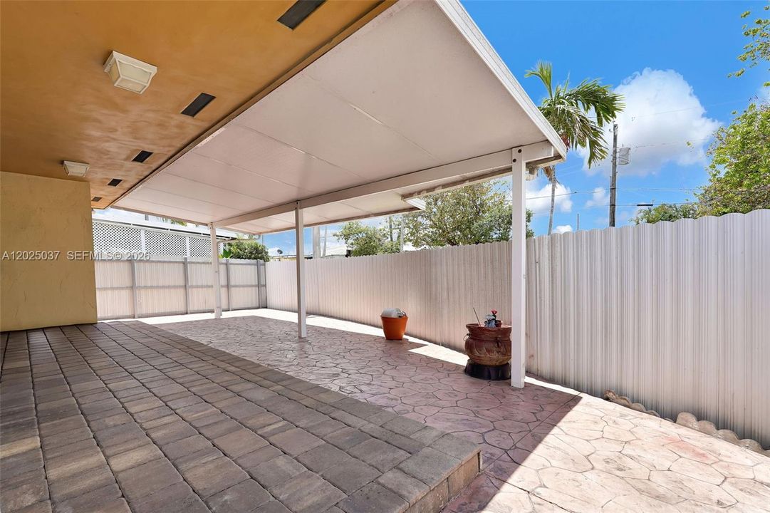 For Sale: $574,999 (3 beds, 2 baths, 1340 Square Feet)
