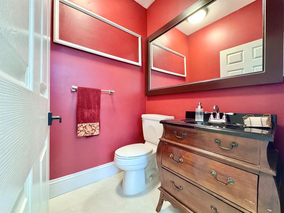 Guest 1/2 bath
