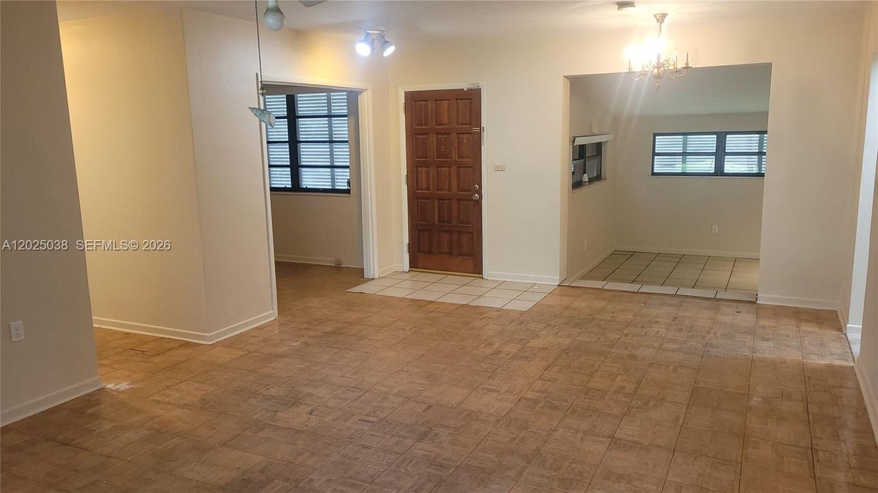 Недавно продано: $549,000 (4 спален, 2 ванн, 1714 Квадратных фут)