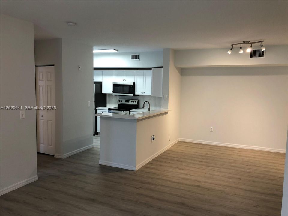 For Rent: $2,500 (2 beds, 2 baths, 1080 Square Feet)