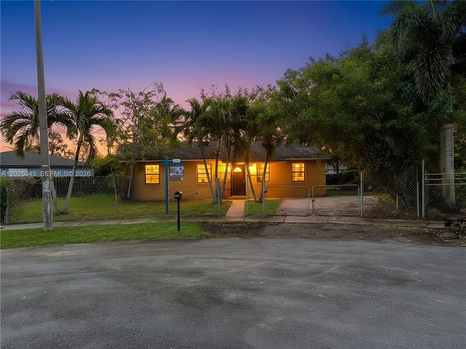 For Sale: $430,000 (4 beds, 2 baths, 1462 Square Feet)
