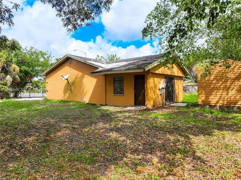 For Sale: $430,000 (4 beds, 2 baths, 1462 Square Feet)