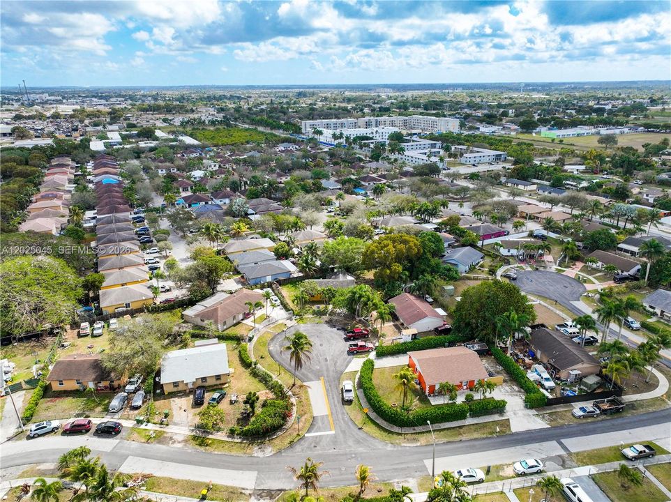 For Sale: $430,000 (4 beds, 2 baths, 1462 Square Feet)