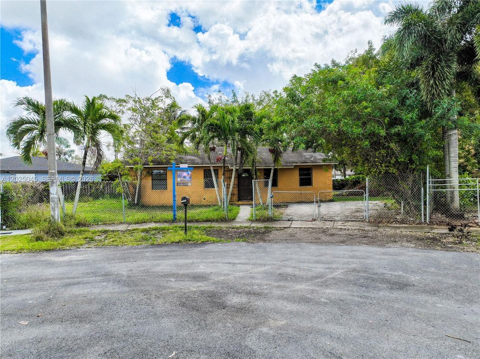 For Sale: $430,000 (4 beds, 2 baths, 1462 Square Feet)