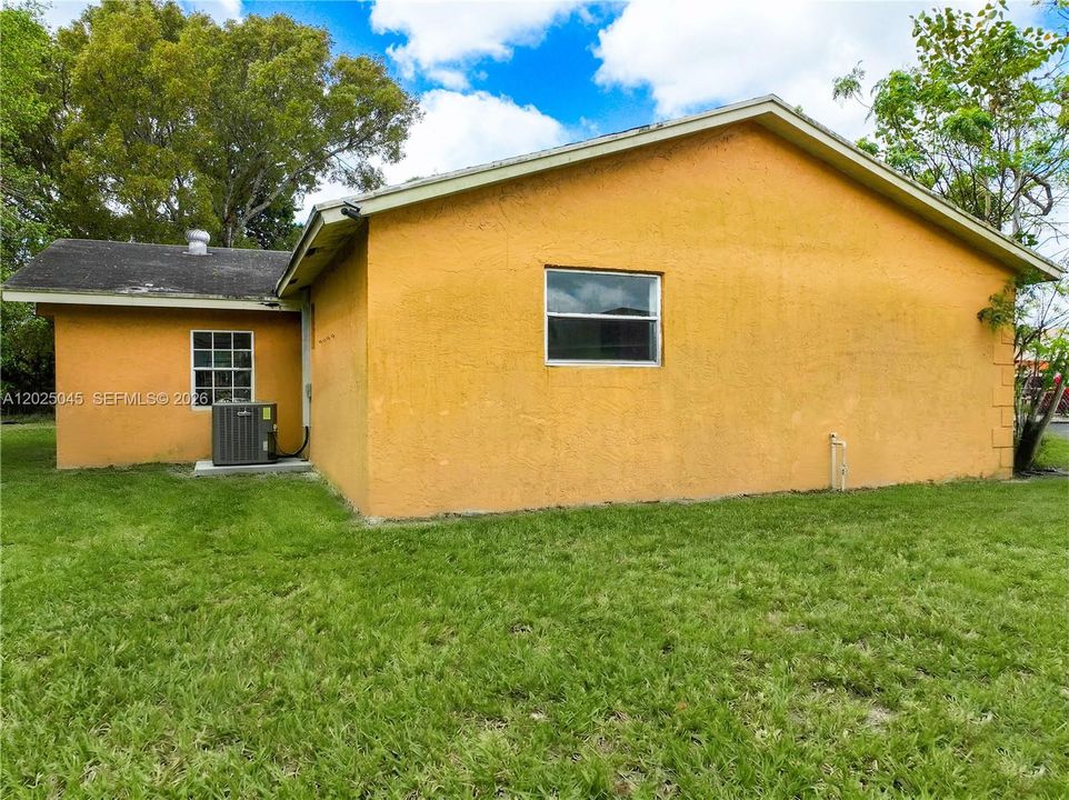 For Sale: $430,000 (4 beds, 2 baths, 1462 Square Feet)