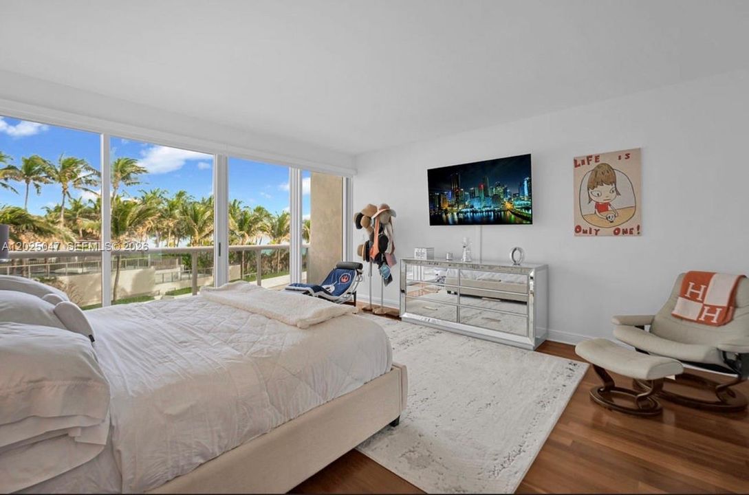 For Sale: $2,999,000 (2 beds, 2 baths, 2160 Square Feet)