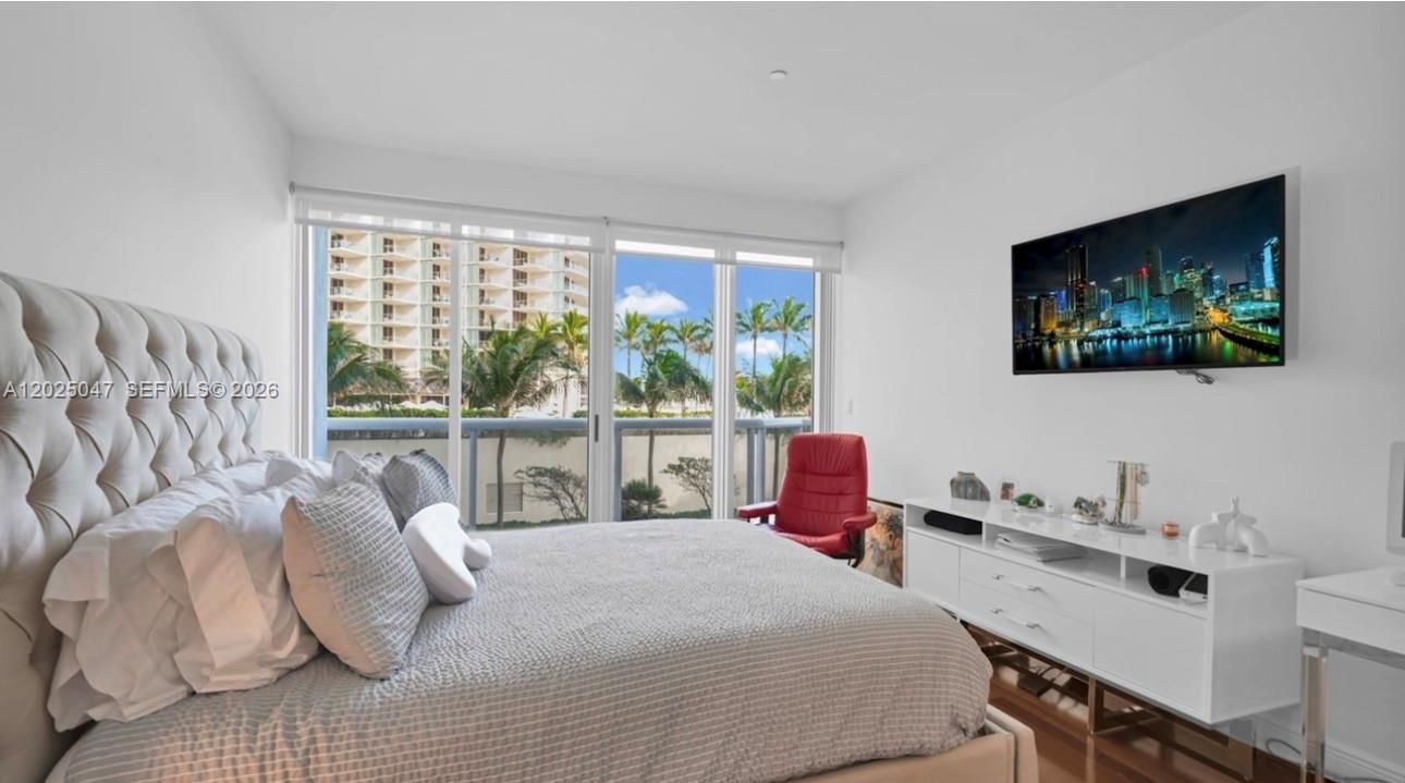 For Sale: $2,999,000 (2 beds, 2 baths, 2160 Square Feet)