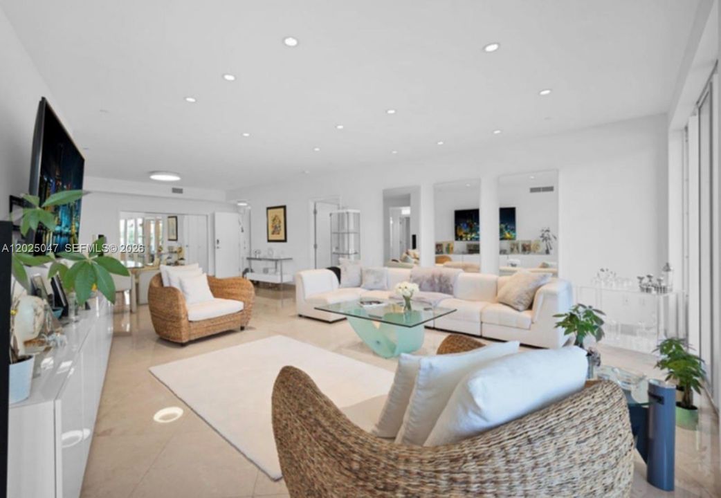 For Sale: $2,999,000 (2 beds, 2 baths, 2160 Square Feet)