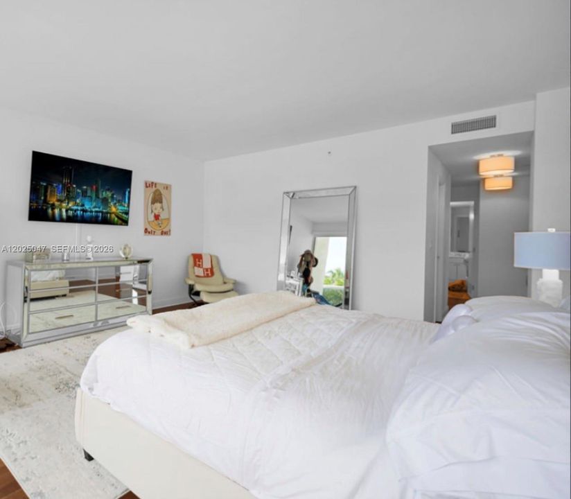 For Sale: $2,999,000 (2 beds, 2 baths, 2160 Square Feet)