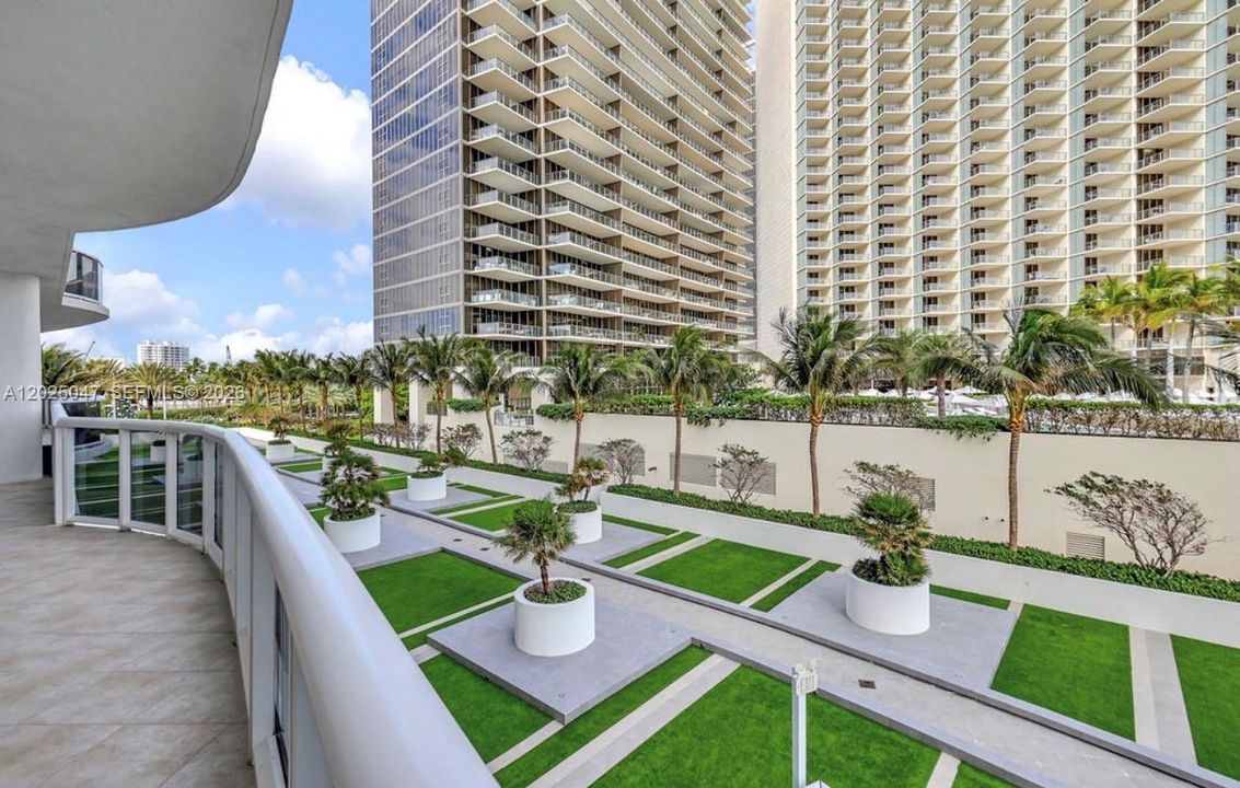 For Sale: $2,999,000 (2 beds, 2 baths, 2160 Square Feet)