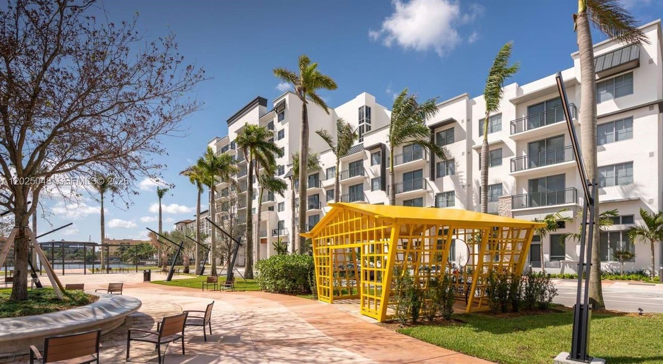 For Rent: $3,160 (2 beds, 2 baths, 785 Square Feet)