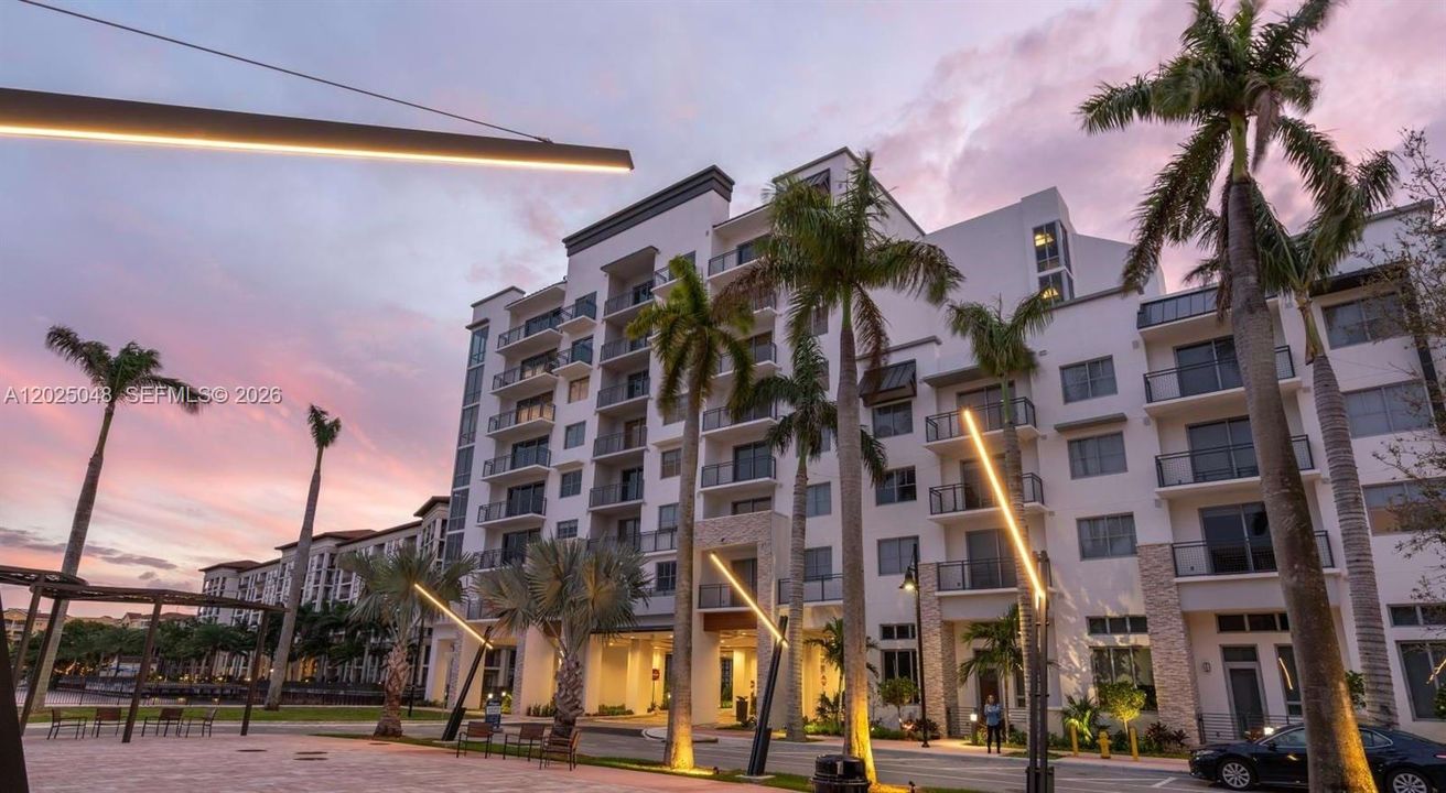 For Rent: $3,160 (2 beds, 2 baths, 785 Square Feet)