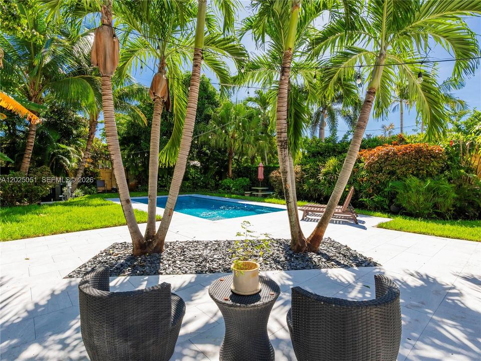 For Sale: $925,000 (3 beds, 2 baths, 1380 Square Feet)