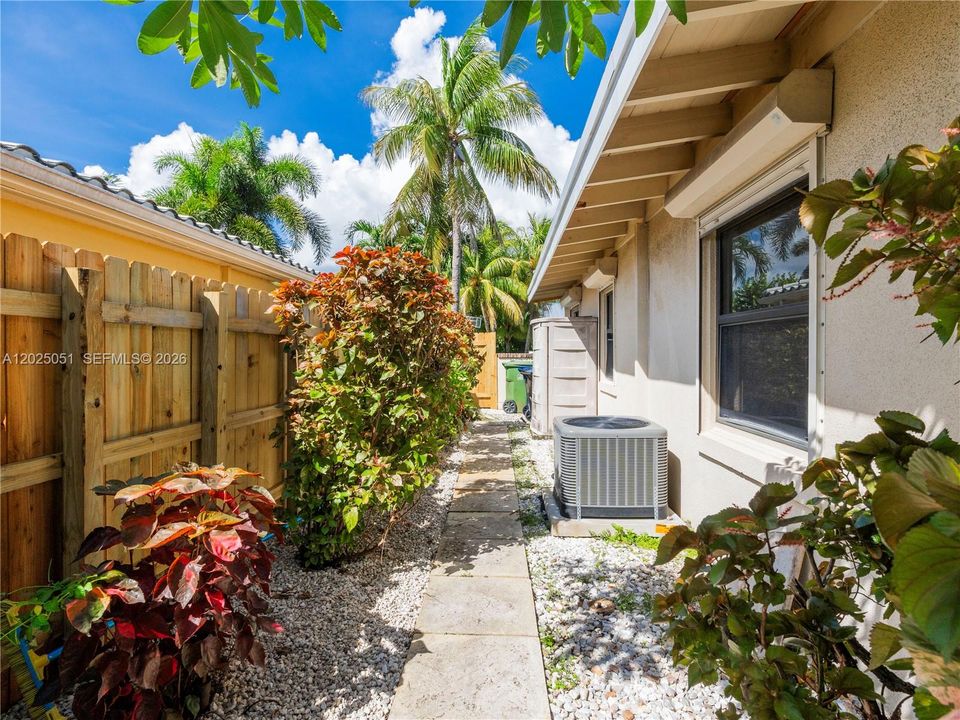 For Sale: $925,000 (3 beds, 2 baths, 1380 Square Feet)