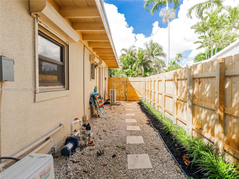For Sale: $925,000 (3 beds, 2 baths, 1380 Square Feet)